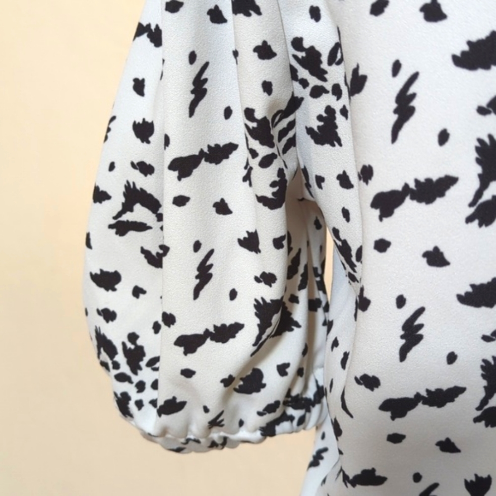MELLODAY V-Neck Bubble Sleeves Animal Print Blouse Cream Black Size Small - Picture 5 of 7